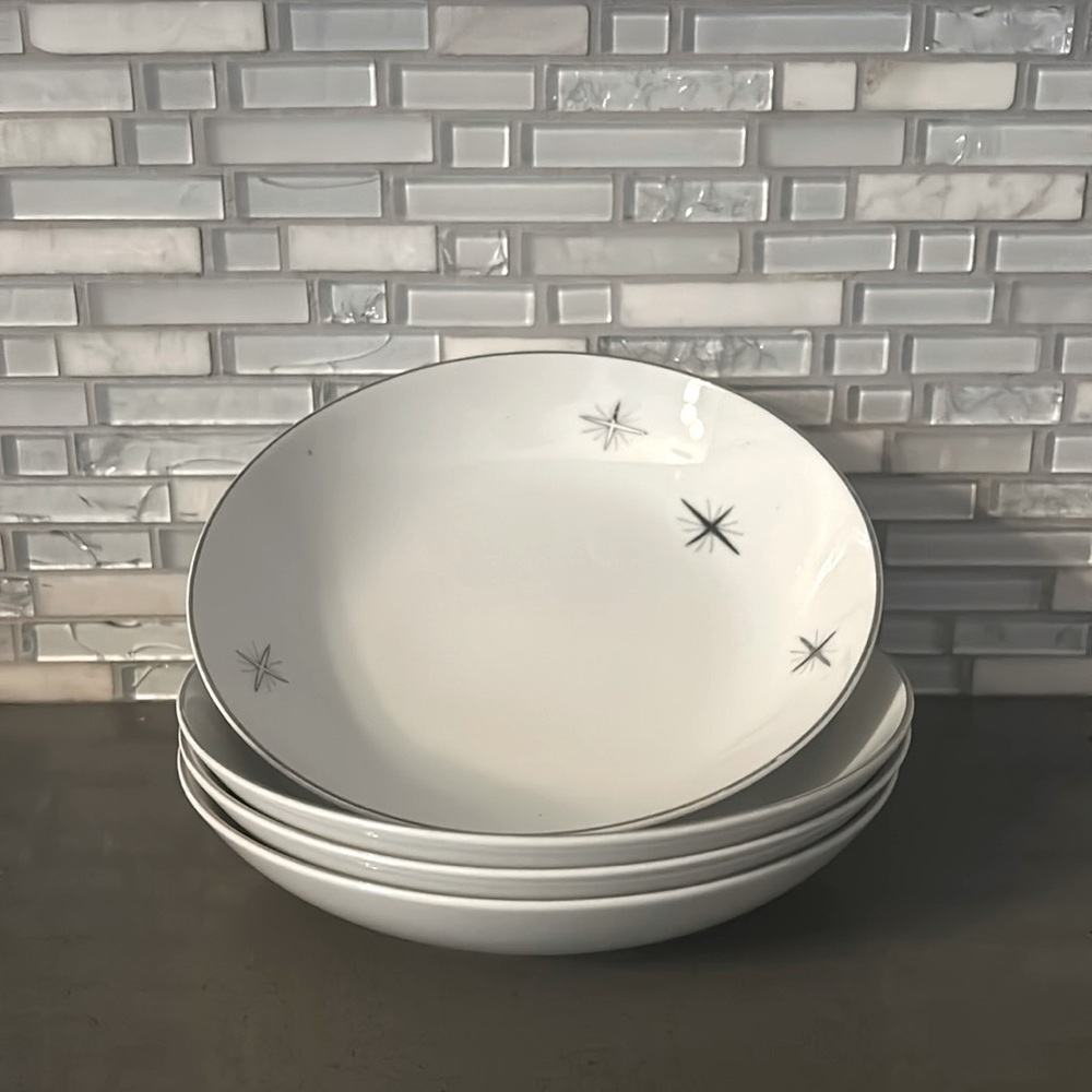 FUKAGAWA ARITA MID CENTURY ANTIQUE: 4 SERVING BOWLS AND 1 GRAVY BOAT